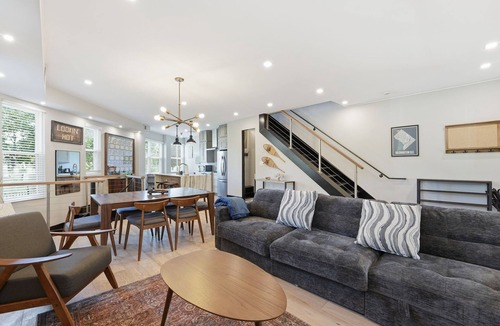 Stronghold House | 5BR + Rooftop Deck · Sleeps 14 · Skyline Views