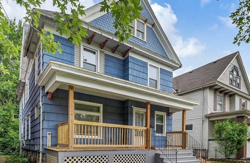 Downtown Niagara Falls House | 7bdrm, 3baths, 2 kitchens, mins to falls, Arcade, WiFi, AC, parking
