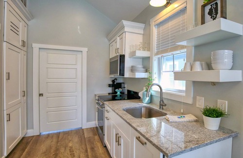Ottawa House | Aphrodite