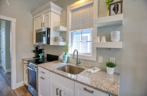 Ottawa House | Aphrodite