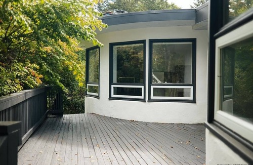 Town of Marbletown House | Architectural Gem with 1 Acre - RotundaHouse