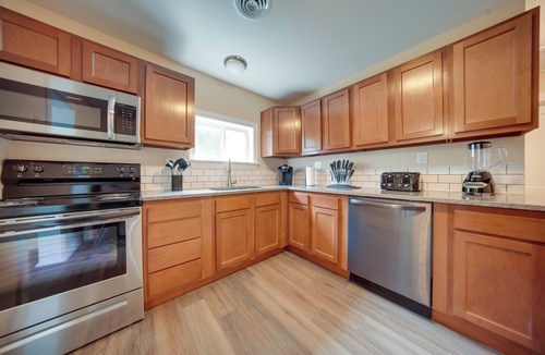 Ashtabula Apartment | Ashtabula Vacation Rental w/Covered Balcony