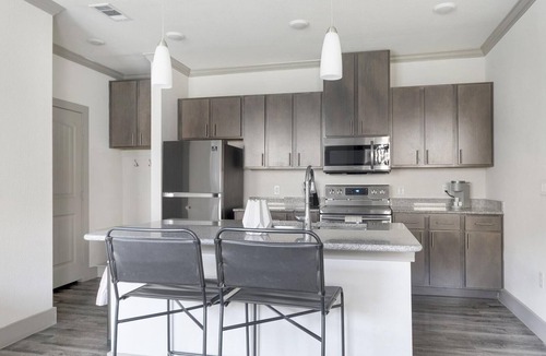 Shadow Glen Apartment | Barsala l Work-Friendly Stay w/Fast Wi-Fi & Gym Access