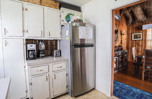 Stone Harbor House | Bayfront Cottage Experience Serenity at this Charming Bayfront Beach Cottage!