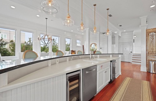Saint Simons Island House | Beach Lawn Cottage - Magnificent Oceanfront Coast Cottages Escape , Steps to Beach