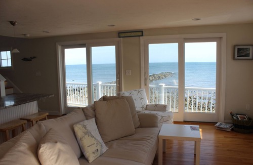 Ocean Bluff-Brant Rock House | BEACHFRONT, Panoramic Views, Sunrises, Moonrises, Walking Distance Restaurants