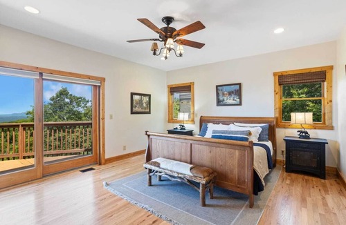 Beech Mountain Cabin | Beech Mountain 6BR Retreat! Pool Table, Shuffleboard, 3 Master Suites & Panoramic Views