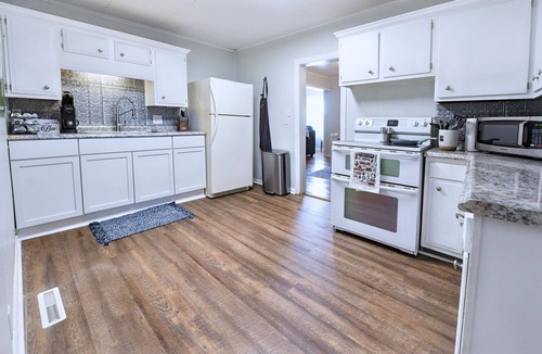 Atchison House | Benedictine Theme 2br 1ba