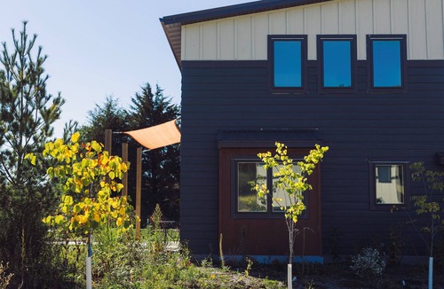 Decorah Villa | Bluffside Gardens Maple Series Unit 7B - Pet Friendly