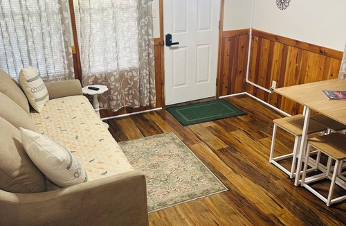 Texanna Cabin | Boulder Ridge Cabin 2: The Cottage - Newly Renovated Tiny Cabin Sleeps 4