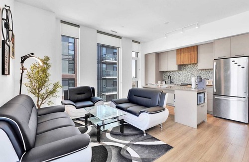 Brampton Apartment | Brampton Modern Condo by GO Station