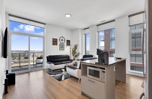 Brampton Apartment | Brampton Modern Condo by GO Station