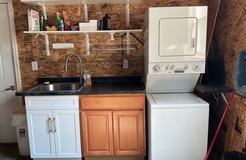 Mica House | Charming building in lovely Spangle with cool AC throughout