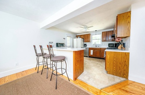 Bourne House | Charming Monument Beach Home