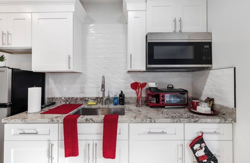 Harper Woods Apartment | Chic studio with AC and WiFi in superb Harper Woods