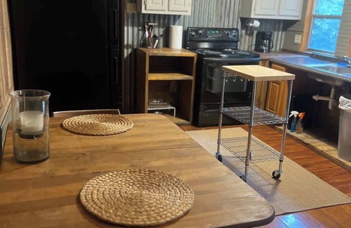 Cedar Creek House | Clean and Basic Accommodation