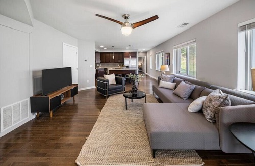 Mount Auburn Apartment | Comfortable 2BR Condo near City Center