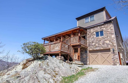 Seven Devils House | Contemporary Mountain Home with Divine Views