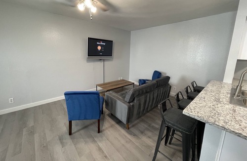 Austin House | Corporate Duplex #B - fully remodeled & Furnished