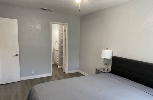 Austin House | Corporate Duplex #B - fully remodeled & Furnished
