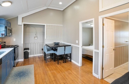 Hampton Apartment | Couples Beach side condo getaway