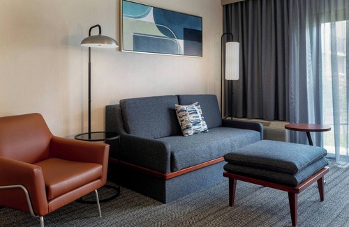 Moon Township Hotel | Courtyard by Marriott Pittsburgh Airport