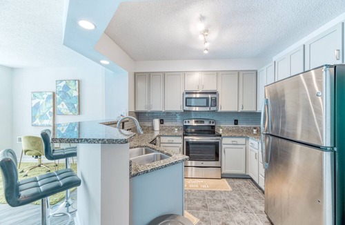 Alexandria West Apartment | Cozy Studio High-rise w/FREE WIFI Ideal Location