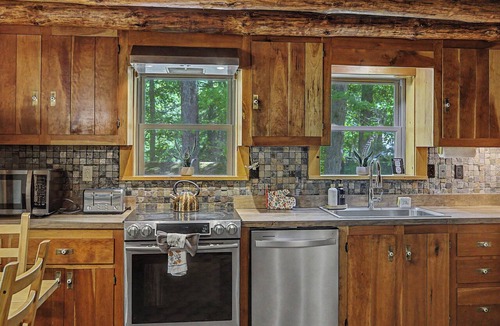 Bushkill Cabin | Creekfront Rustic Log Cabin