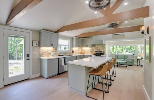 Pointblank House | Deck & Dock Access! Sunlit Lake Livingston Escape