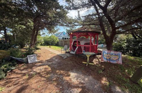 Ocracoke Hostel | DiscoCat Studios