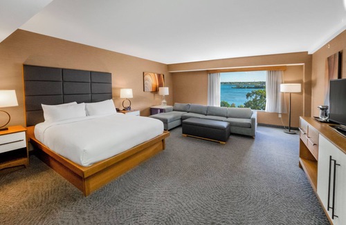 Downtown Niagara Falls Hotel | DoubleTree by Hilton Hotel Niagara Falls New York