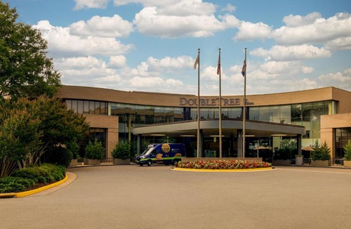 Herndon Hotel | DoubleTree by Hilton Washington Dulles Airport