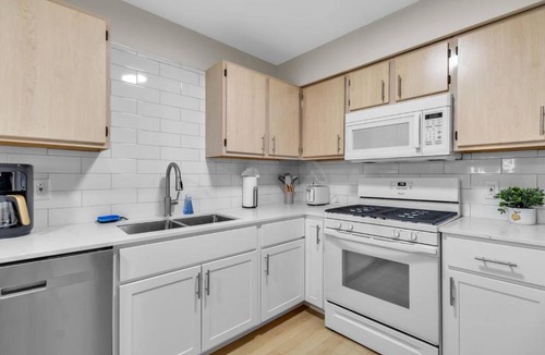 Willert Park Apartment | Downtown & Upscale
