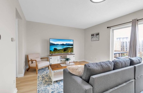 Willert Park Apartment | Downtown & Upscale
