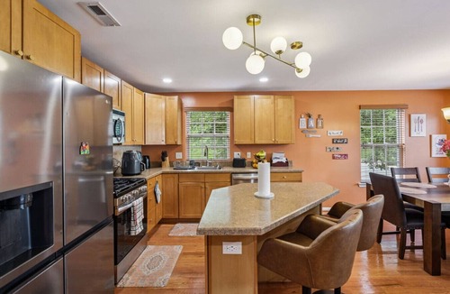 Drexel Hill House | Drexel Hill Iconic Suburban Retreat