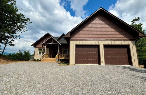 Unaka House | Endless Views- Fun for the whole family!
