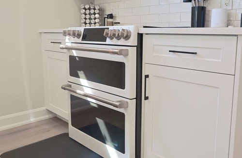 Mount Forest Apartment | Executive Luxury Condo-Corporate Stay
