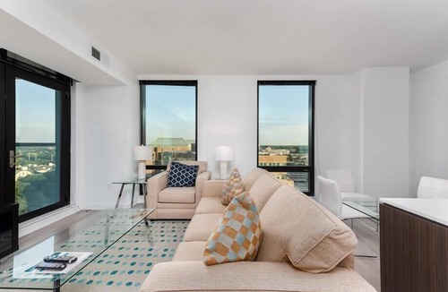 Reston Apartment | Experience Reston | Work Desk + Fast WiFi | nr Washington DC