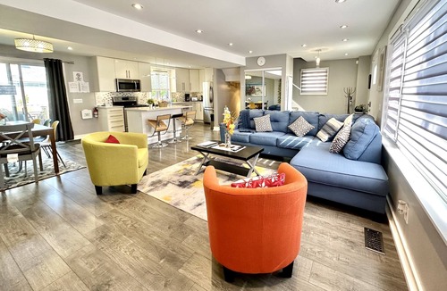 Port Weller West House | Explore Niagara-on-the Lake & Falls Retreats with Us!