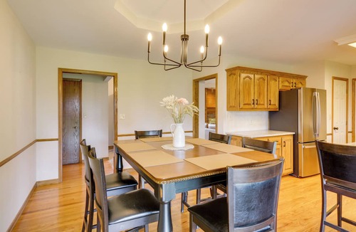 Springfield House | Explore Springfield! Spacious Family Home w/Yard