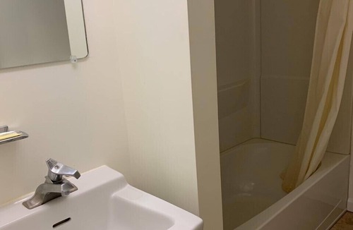 Lakehurst Hotel | Express Inn