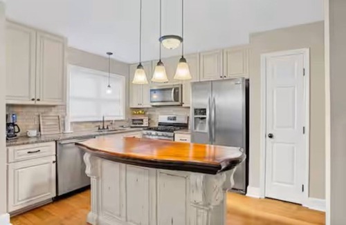 Bowling Green Condo | First Class Comfort 3BD & 2BA in Bowling Green