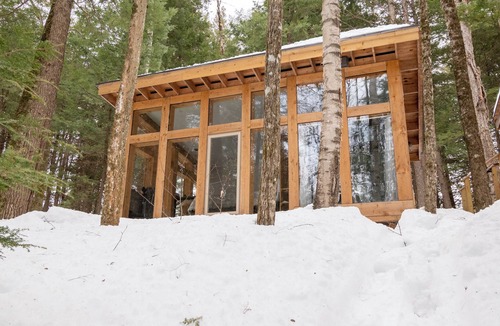 Jay House | Forest Bathing: Off-Grid Tiny Home, Pond w/Kayak