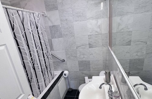 Silver Spring House | G-Comforts