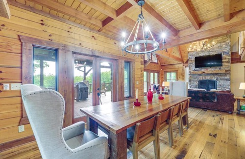 Spruce Pine House | Game Room + Deck: Spacious Spruce Pine Retreat!