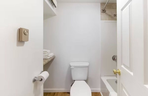 Seneca Falls Hotel | Group-Friendly Room | 4 Minutes to Seneca Museum of Waterways | Free Parking