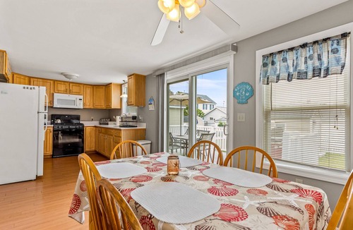 Hampton House | Hampton Hideaway 1. Duplex on dead end street just steps from beautiful Beach!