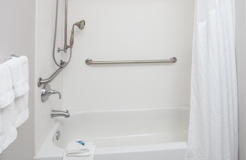 Haskell Hotel | Holiday Inn Express Haskell-Wayne Area by IHG