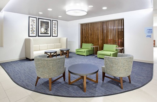 Red River Cultural District Hotel | Holiday Inn Express & Suites Austin Downtown - University by IHG