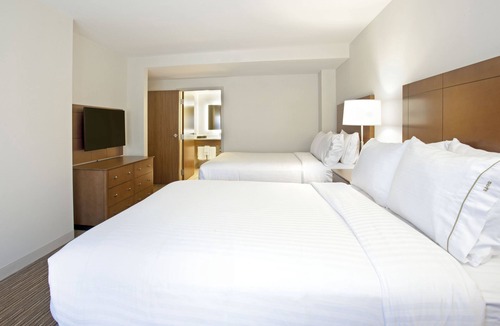 Red River Cultural District Hotel | Holiday Inn Express & Suites Austin Downtown - University by IHG